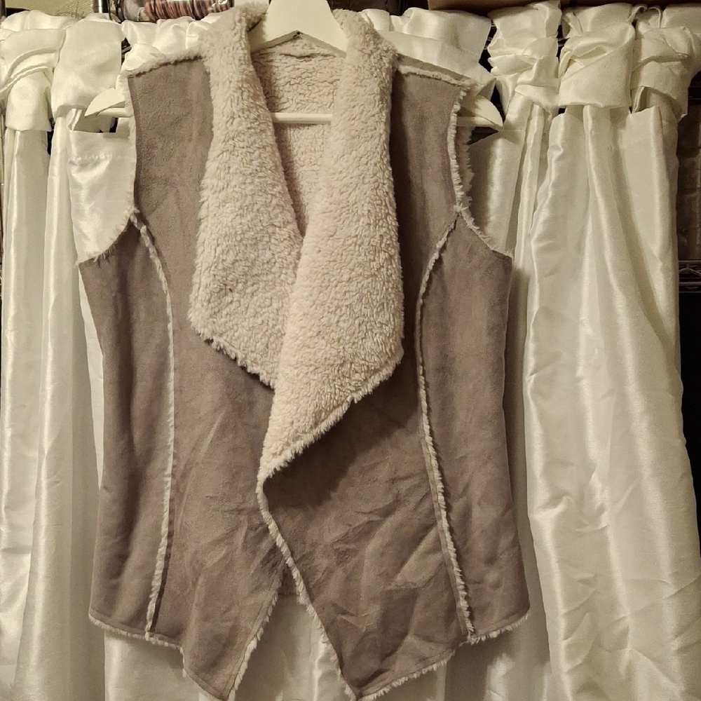 Stylish Tan Shearling Vest 💗💗💗💗